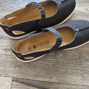 Ladies Pavers shoes size 6 - Image 3