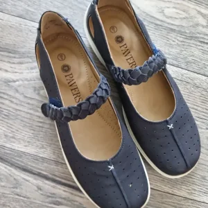 Ladies Pavers shoes size 6