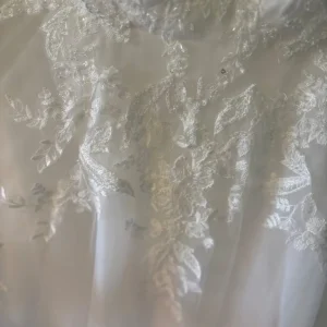 Wedding dress size 20 - Image 4
