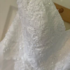Wedding dress size 20 - Image 6