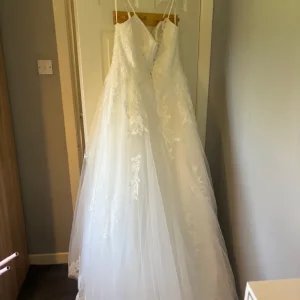 Wedding dress size 20 - Image 7