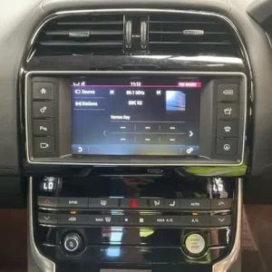 2015 Jaguar XE 2.0 GTDi Portfolio Saloon - Image 3