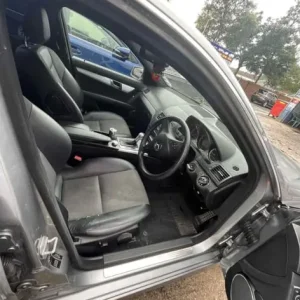 Mercedes-Benz C-Class Saloon 2009 - Image 4