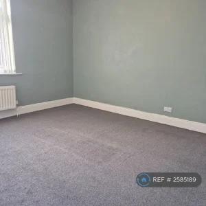 2 bedroom terraced house in Coulsdon, Greater London - Image 4