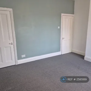 2 bedroom terraced house in Coulsdon, Greater London - Image 5
