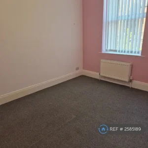 2 bedroom terraced house in Coulsdon, Greater London - Image 6