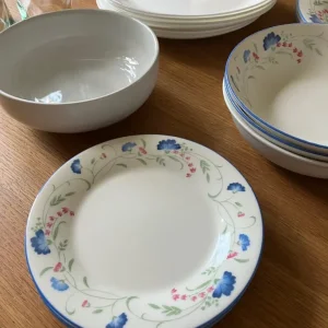 Mixed crockery starter set - Image 2