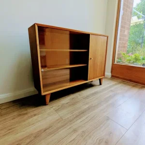 Lebus mid century teak display cabinet with sliding glass doors - Image 4