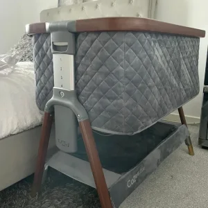 Tutti Bambini CoZee Luxe Bedside Crib – Velvet Grey & Walnut