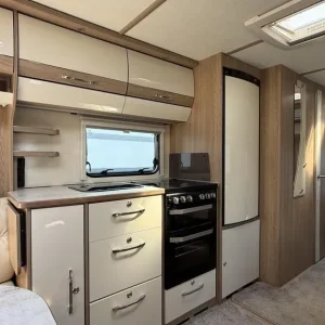 2021 LMC Exquisite VIP 695 5-Berth Fixed Island Bed Caravan - Image 7