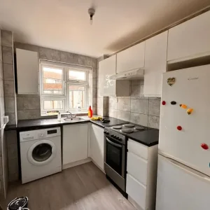 Two double bedroom ground floor flat on Longbridge Road near Goodmayes station - Image 8
