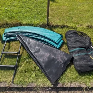 10ft trampoline with enclosure - Image 5