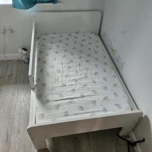 Toddler bed