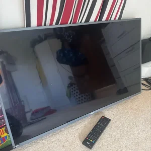 Bush 32inch TV with built-in DVD player