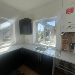 1 Bedroom Flat with Gas and Electric Included - Image 3