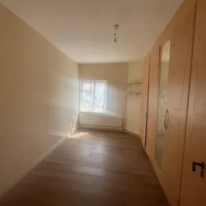 1 Bedroom Flat with Gas and Electric Included - Image 5