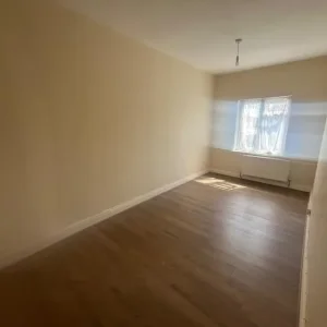 1 Bedroom Flat with Gas and Electric Included - Image 6
