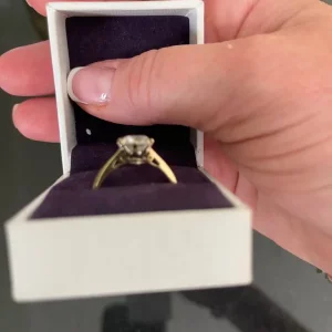 1 carat diamond solitaire ring - Image 2