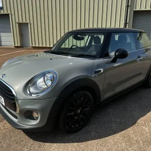 2018 Mini Cooper 3-Door Hatch - Image 4