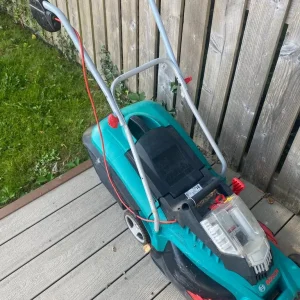 Battery powered lawnmower