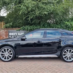 2015 Volvo V40 D4 Cross Country SE 5-door Hatchback - Image 2