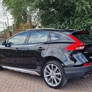 2015 Volvo V40 D4 Cross Country SE 5-door Hatchback - Image 3