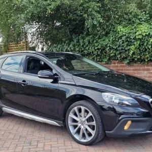 2015 Volvo V40 D4 Cross Country SE 5-door Hatchback - Image 6