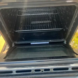 Electric oven and hob - Image 2