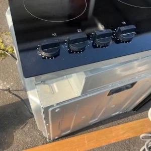 Electric oven and hob - Image 5