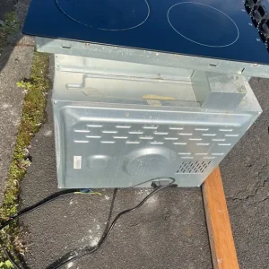 Electric oven and hob - Image 6