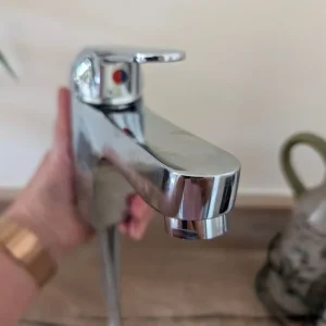 Chrome mixer tap and fittings - Image 4