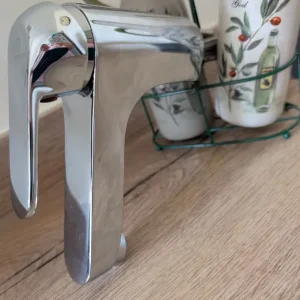 Chrome mixer tap and fittings - Image 7