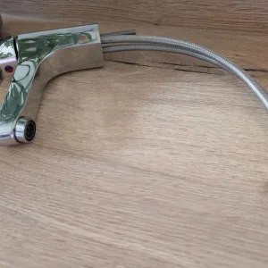 Chrome mixer tap and fittings - Image 8