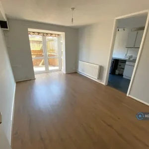 1 bedroom flat with garden in ellesmere, Shropshire - Image 2