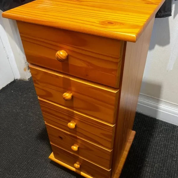 Pine chest of drawers