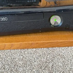 Xbox 360 250Gb console with 3 controllers - Image 3