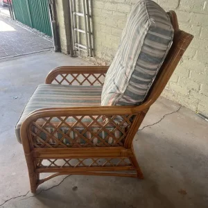 Wicker chair with cushions - Image 2