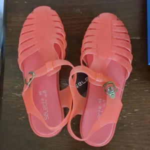 Select Women Frozen Flat Jelly Sandals Coral Size 6