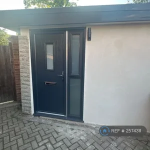 Furnished studio flat in Greenhithe Close, DA15