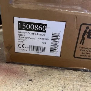 Weber SPIRIT E-210 GAS BARBECUE, cover and tools - Image 3
