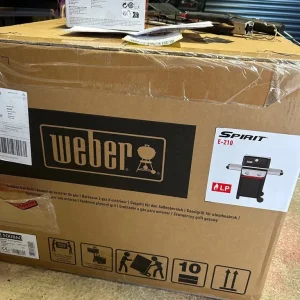 Weber SPIRIT E-210 GAS BARBECUE, cover and tools - Image 5
