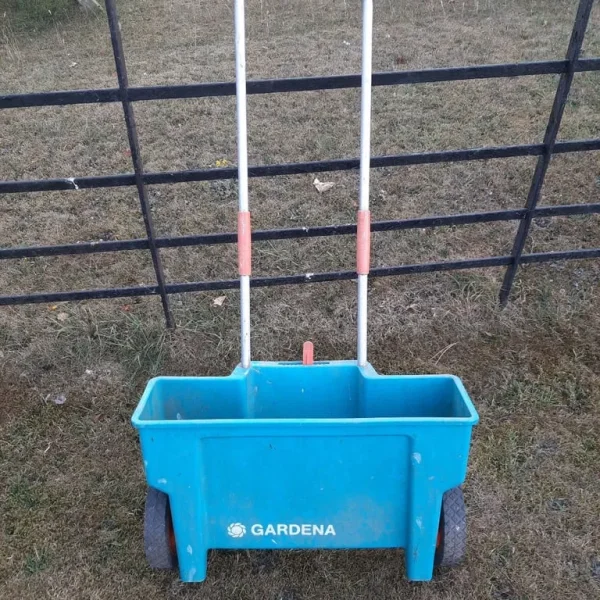 Gardena lawn spreader
