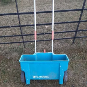 Gardena lawn spreader