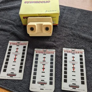 View-Master 3D Viewers and Projector Collection - Image 3