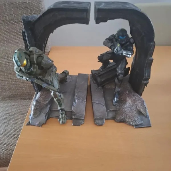 Collectable halo figurines