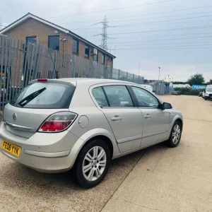 Vauxhall Astra Hatchback 2008 - Image 2