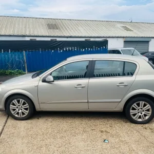 Vauxhall Astra Hatchback 2008 - Image 4