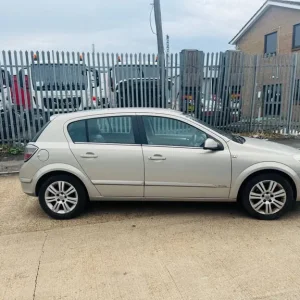 Vauxhall Astra Hatchback 2008 - Image 7