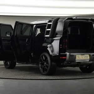 2022 Land Rover Defender 110 3.0 D250 MHEV X-Dynamic SE SUV - Image 8