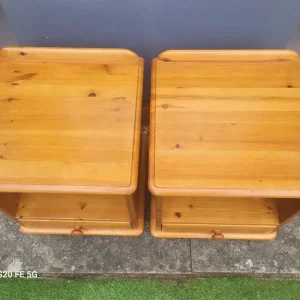 Matching pine bedside cabinets with drawer and shelf - Image 2